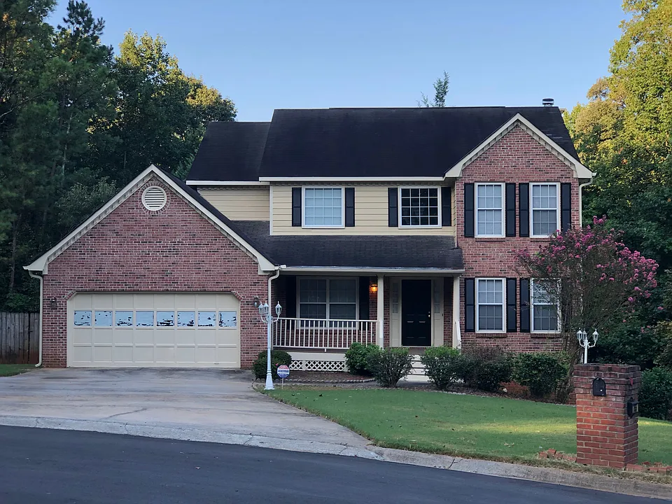 Modern Home on Rosehill Lane